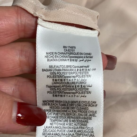 Bcbg Maxazria Elegant Ruffled Cold Shoulder Dress in cream, XXS - Picture 10 of 11